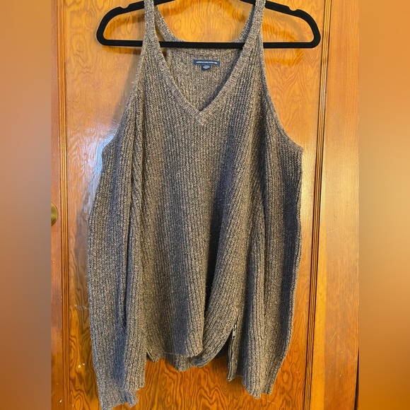 AE Cold Shoulder Sweater. - Picture 2 of 5